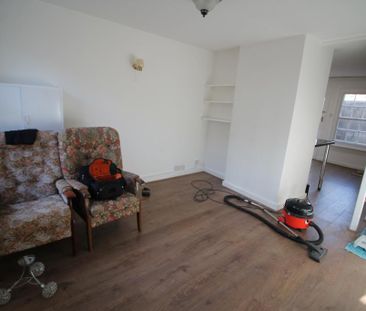 2 bedroom cottage to rent - Photo 1