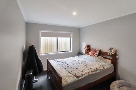 Modern Three-bedroom Home - Photo 2