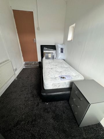 Room in a Shared House, Woodall Road, B6 - Photo 5