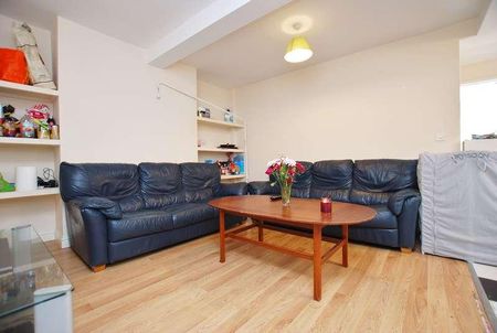 Aldershot Road, Guildford, Surrey, GU2 - Photo 2