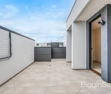 “Live the Port Melbourne Lifestyle -New, Light-Filled & Steps to th... - Photo 6