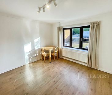 2 bedroom house to rent White Hedge Drive, St. Albans, AL3 - Photo 1