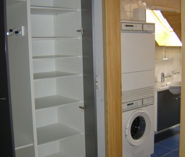 Charmante 2.5-Zimmer-Dachwohnung mit Galerie in Dürrenroth - Photo 2