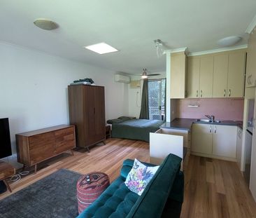 Studio unit in Superb location - Photo 5