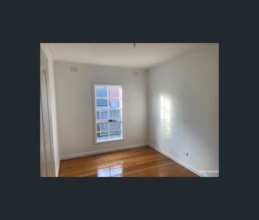 Spacious 3-Bedroom with Polished Timber Floors - Photo 5