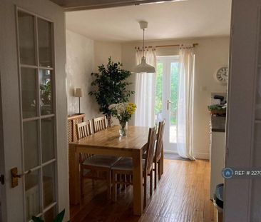 3 bedroom semi-detached house to rent - Photo 4