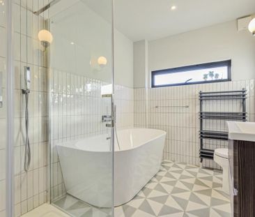 4 bedroom end of terrace house to rent - Photo 2