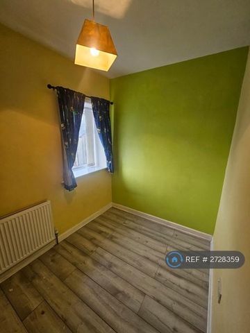 3 bedroom terraced house to rent - Photo 2