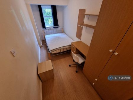 1 bedroom in a house share to rent - Photo 3