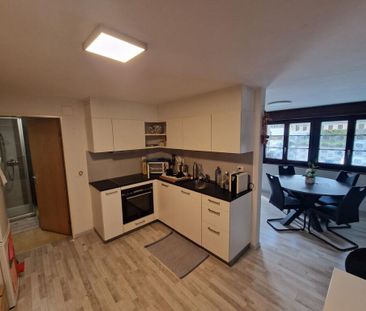 Un bâtiment nouvellement isolé avec accès direct - Photo 1