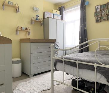 2 bedroom end of terrace house to rent - Photo 5
