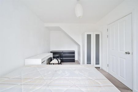 4 bedroom maisonette to rent - Photo 4