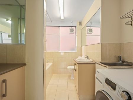 Low Maintenance, Inner City Living - Photo 4