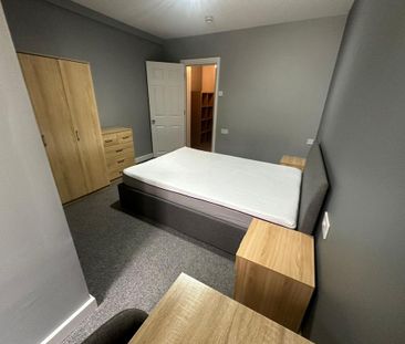 10 bedroom house share to rent - Photo 4