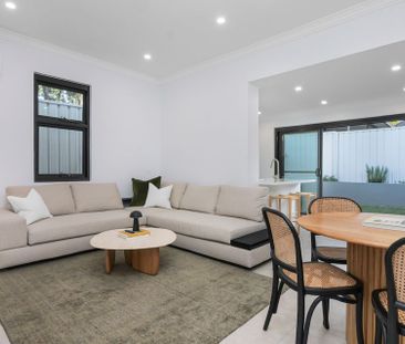 Charming 3 bedroom home 5 minute walk to Sydenham Metro/Train Stations - Photo 5