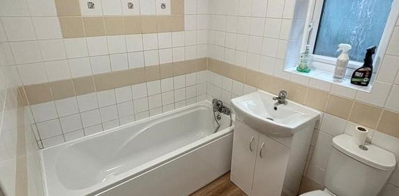 2 bedroom ground floor flat to rent - Photo 2