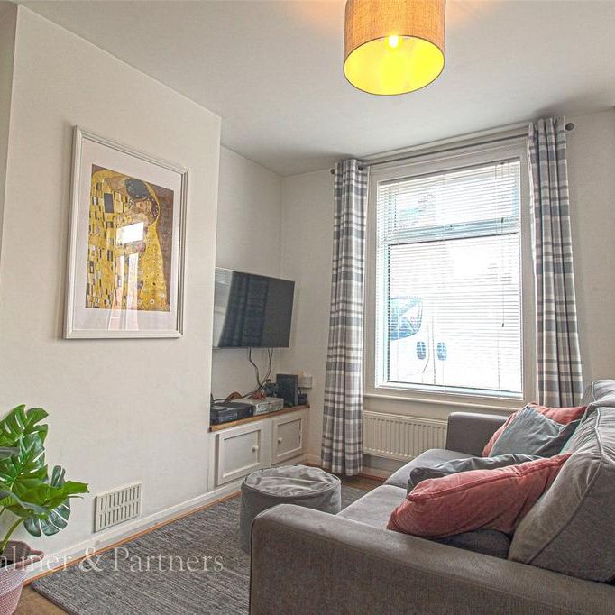 2 bedroom terraced house to rent - Photo 1