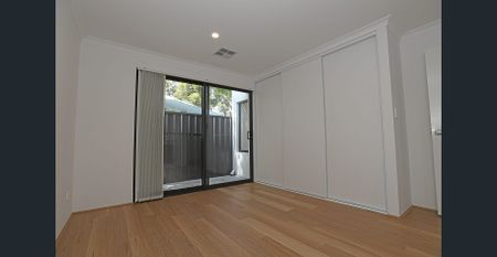 BRAND NEW IDEALLY LOCATED STUNNING VILLA - Photo 5