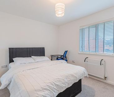 4 Bed Semi-Detached House, Broomfield Gate, G21 - Photo 4