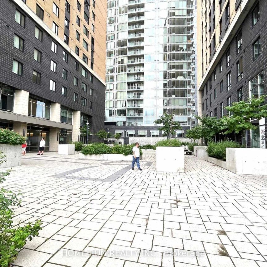 1817 - 105 CHAMPAGNE AVENUE - Photo 1