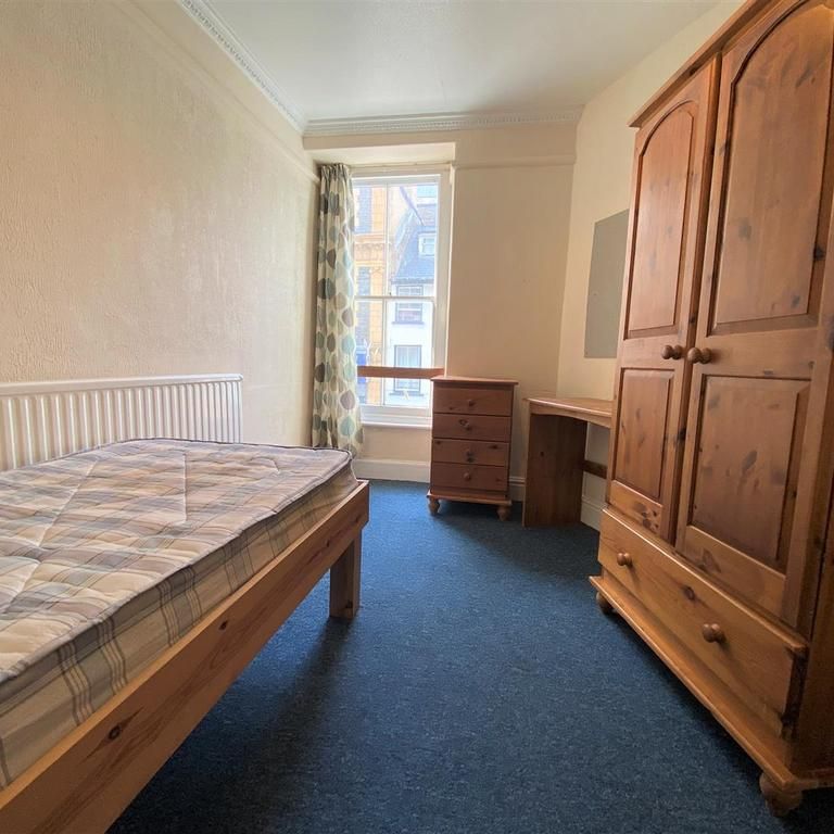 1 bedroom in a house share to rent - Photo 1
