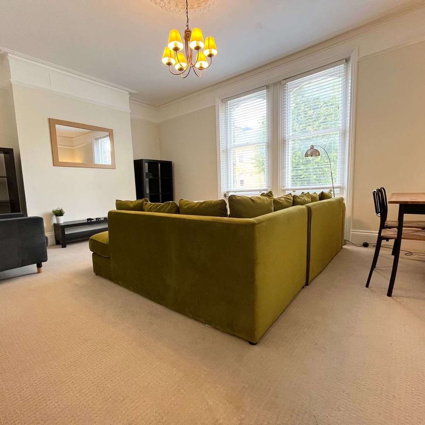 Barons Court Room 4 - Photo 1