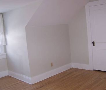 BRIGHT SPACIOUS ONE BEDROOM - Photo 1