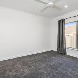 Renovated with plenty of modern conveniences - Photo 2