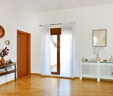 Beautiful Four-Bedroom Home with Lawn and Big Terrace - BSB - Photo 4