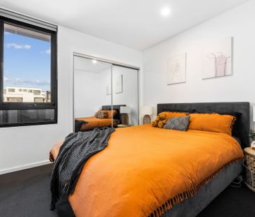 Luxurious Open-Plan Living in the heart of Denman Prospect - Photo 4