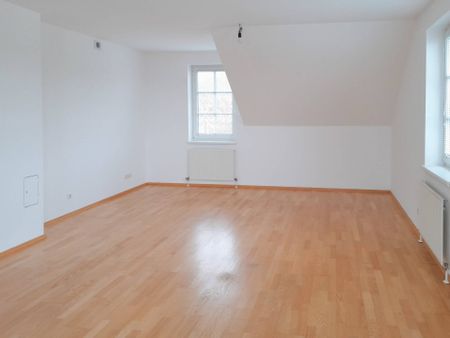 Schöne Dachgeschosswohnung mit Ausblick ins Grüne - Photo 5