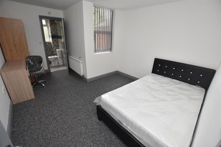 6 bedroom house to rent - Photo 2