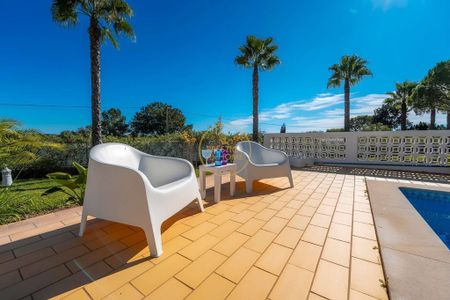 4 bedroom luxury Villa for rent in Loulé, Distrito de Faro - Photo 3