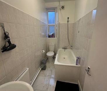 Room in a Shared House, Brecknock Road, N19 - Photo 4