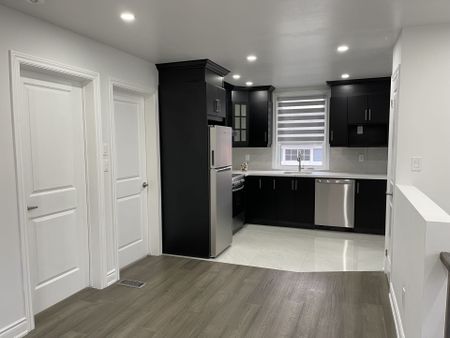 For Lease - 530 Country Glen Unit# Coach, Markham, Ontario - Photo 4