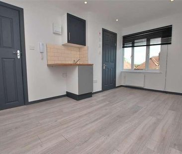 Raymond Crescent, Guildford, Surrey, GU2 - Photo 1