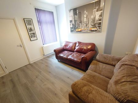 Halsbury Road, Kensington. - Photo 2