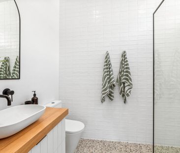 Californian Charm Meets Contemporary Brilliance - Photo 1
