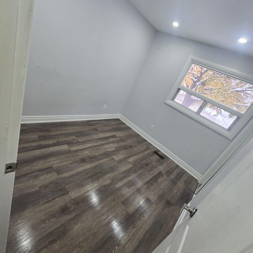 For Lease - 21 Moore Street Unit# Upper, Brampton, Ontario - Photo 1