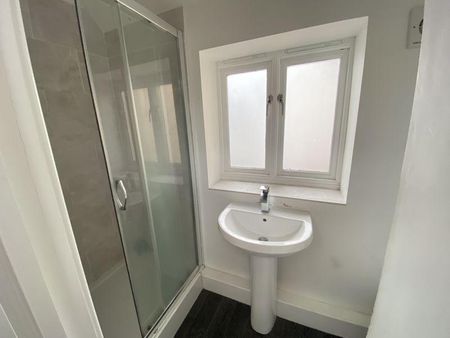 2 bedroom maisonette to rent - Photo 4