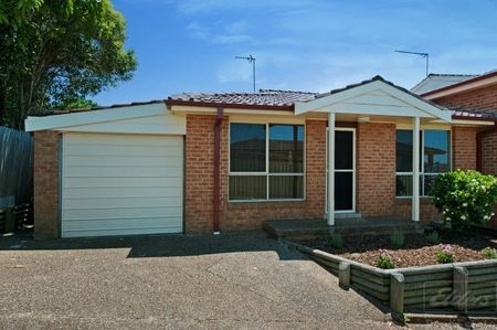 COMFORTABLE VILLA, PRIVATE ACCESS DRIVEWAY, WALK TO LAMBTON SHOPPING VILLAGE - Photo 3
