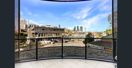 LIVE IN THE HEART OF WEST END - MODERN APARTMENT CLOSE TO EVERYTHING YOU NEED - Photo 2