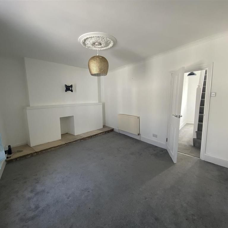 2 bedroom maisonette to rent - Photo 1