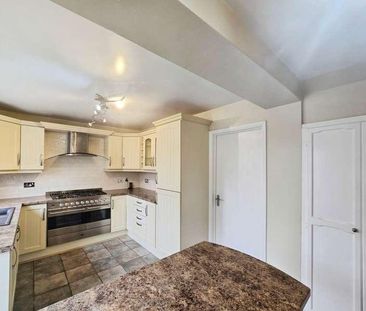 Vigo Lane, Yateley, GU46 - Photo 3