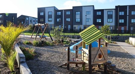 Modern 2 Bedrooms Low Maintenance - Photo 2