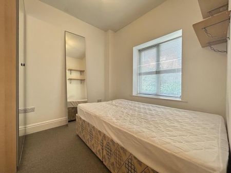 2 bedroom flat to rent - Photo 4