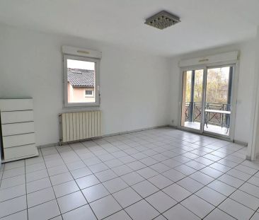 T3 avec terrasse, proche centre-ville de Figeac - Photo 1