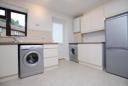 2 bedroom end of terrace house to rent - Photo 4