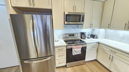 For Lease - 3880 Duke Of York Boulevard Unit# 2803, Mississauga, Ontario - Photo 4