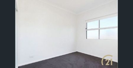 LUXURY, MODERN 5-BEDROOM DUPLEX! - Photo 2